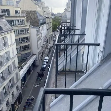 Studette 9m2 Colisee Champs Elysees 75008 Paris